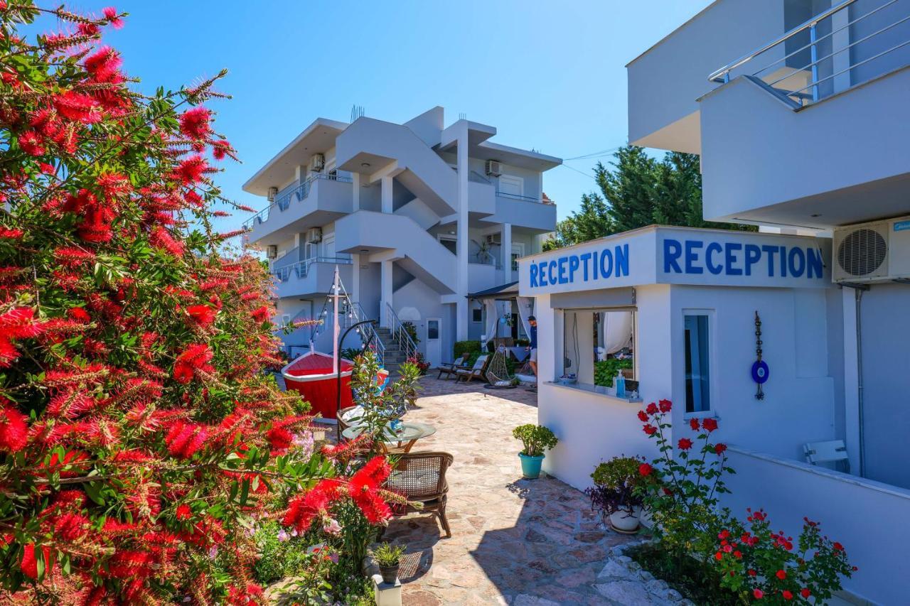 Hotel Two Mermaids Ksamil Bagian luar foto
