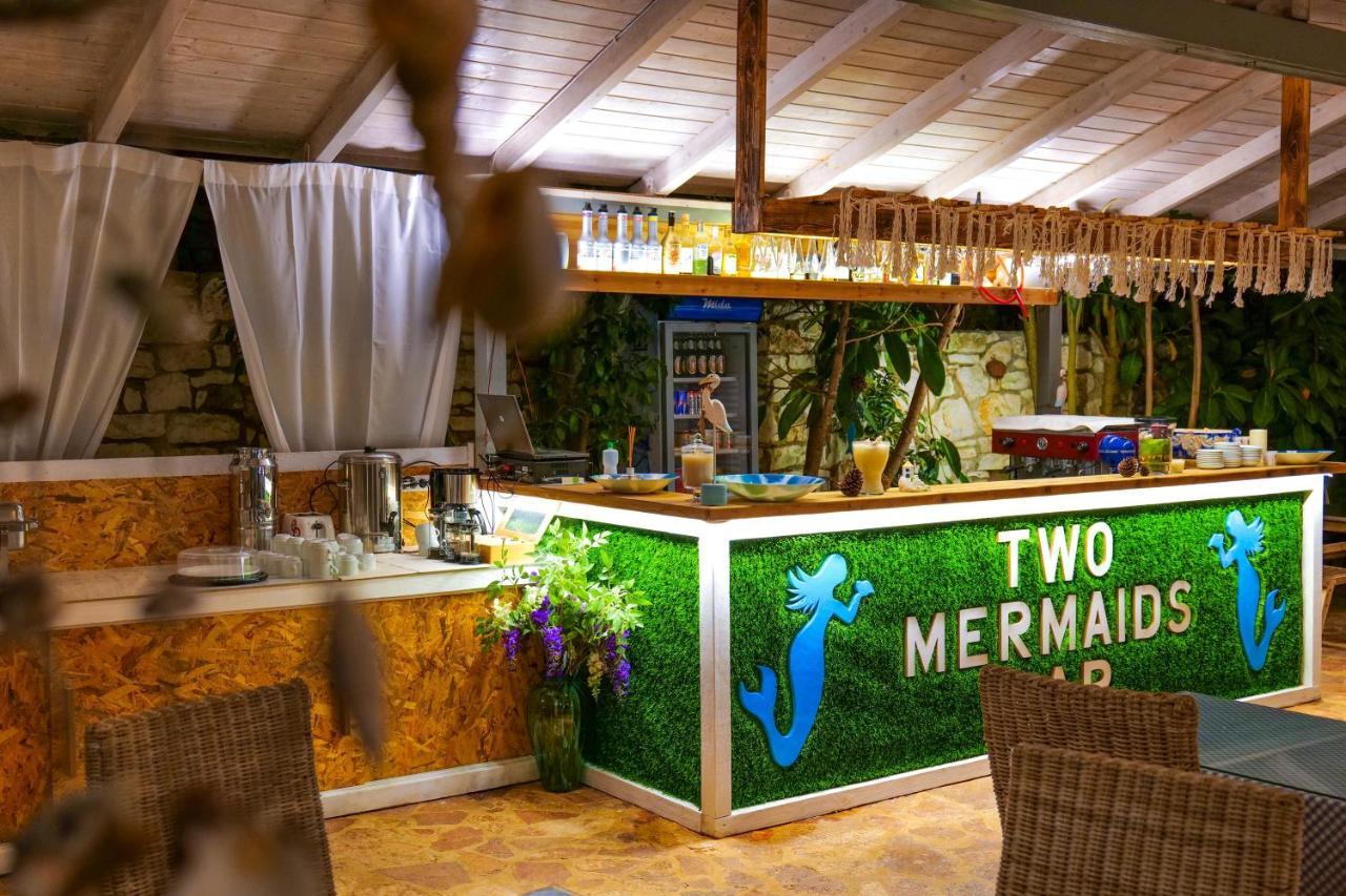 Hotel Two Mermaids Ksamil Bagian luar foto