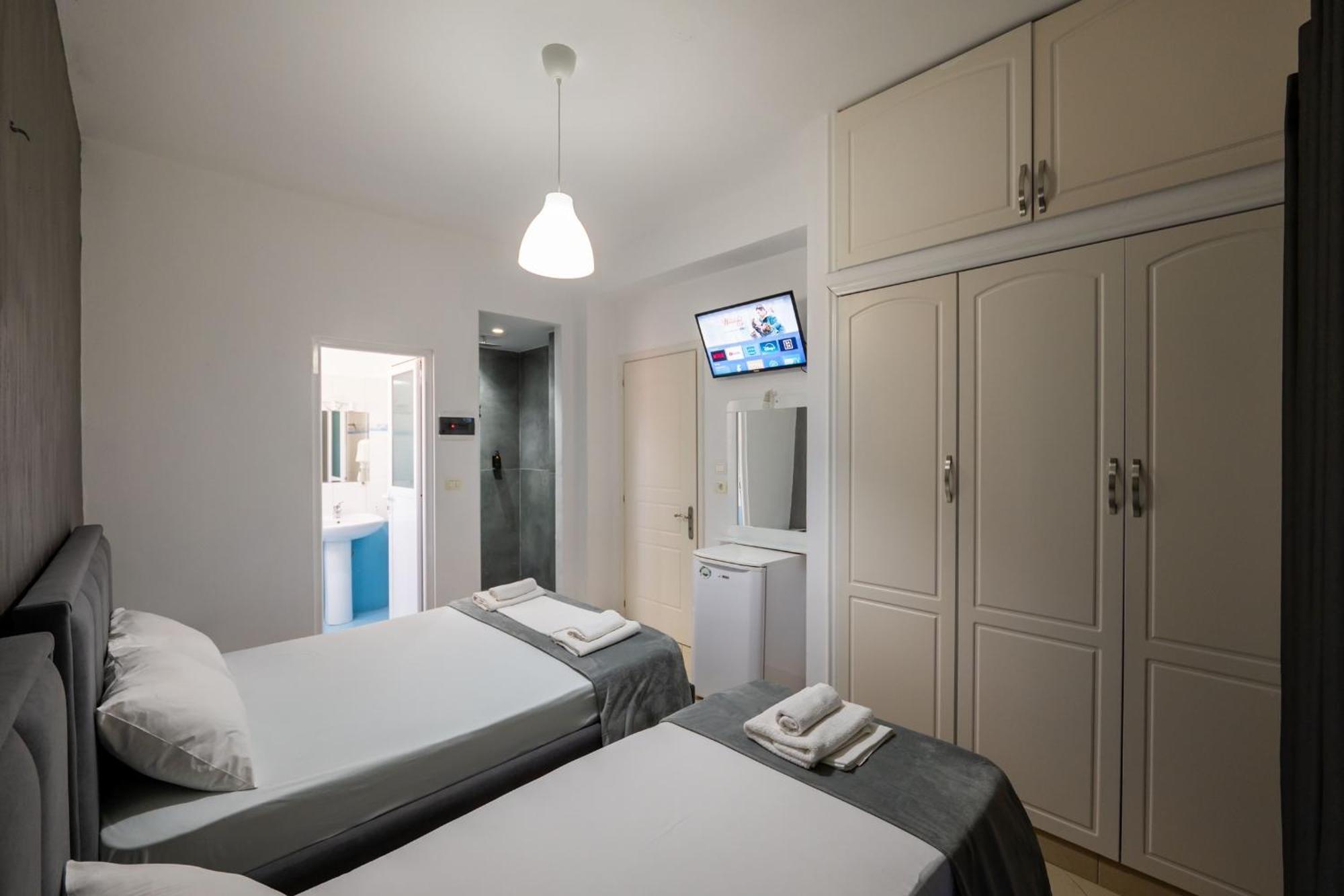 Hotel Two Mermaids Ksamil Bagian luar foto