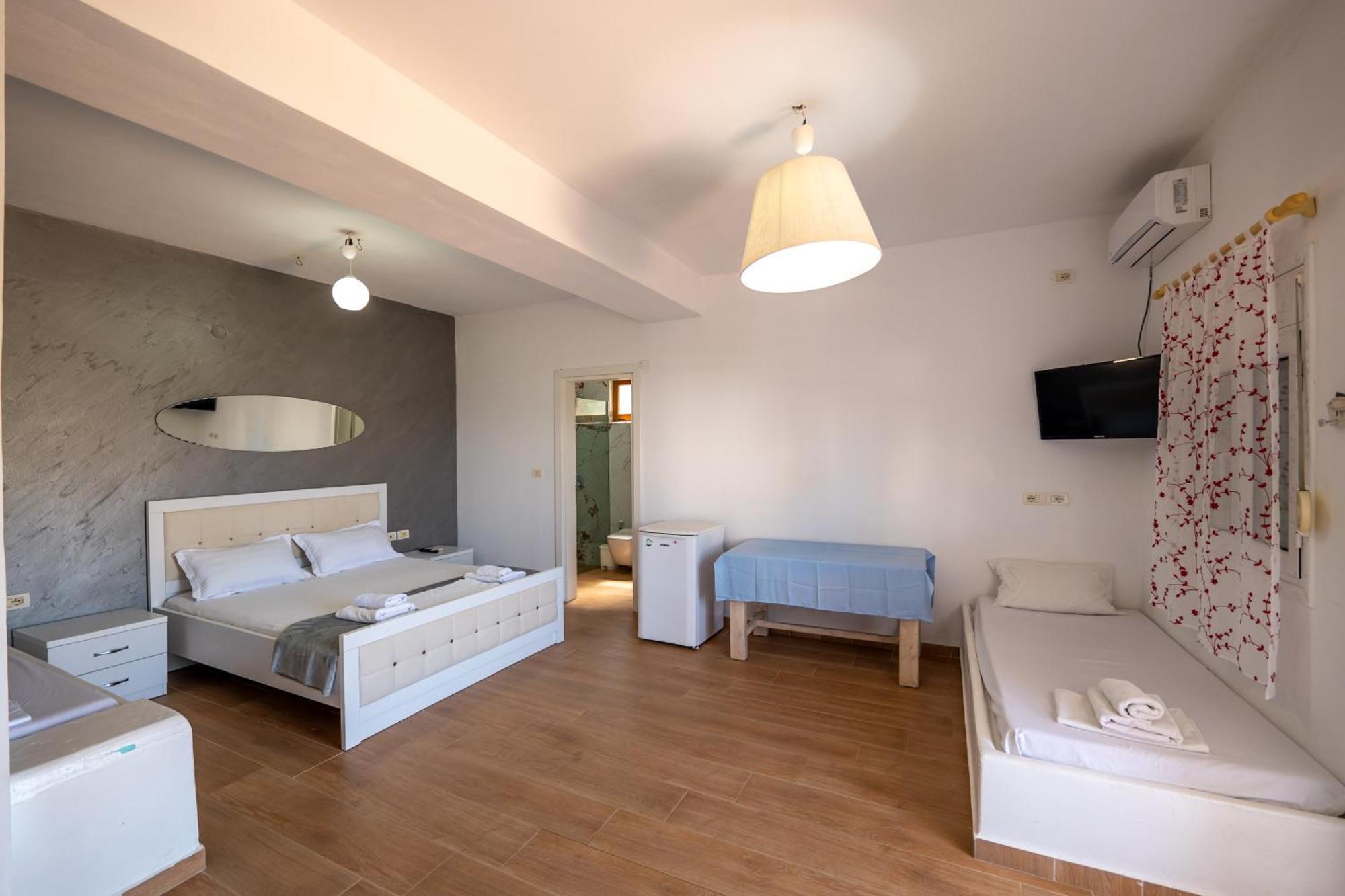 Hotel Two Mermaids Ksamil Bagian luar foto