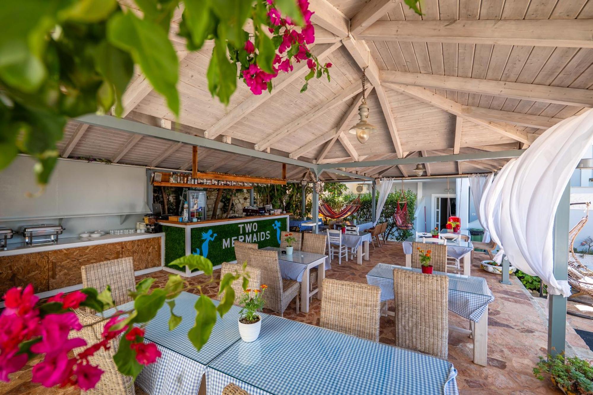 Hotel Two Mermaids Ksamil Bagian luar foto