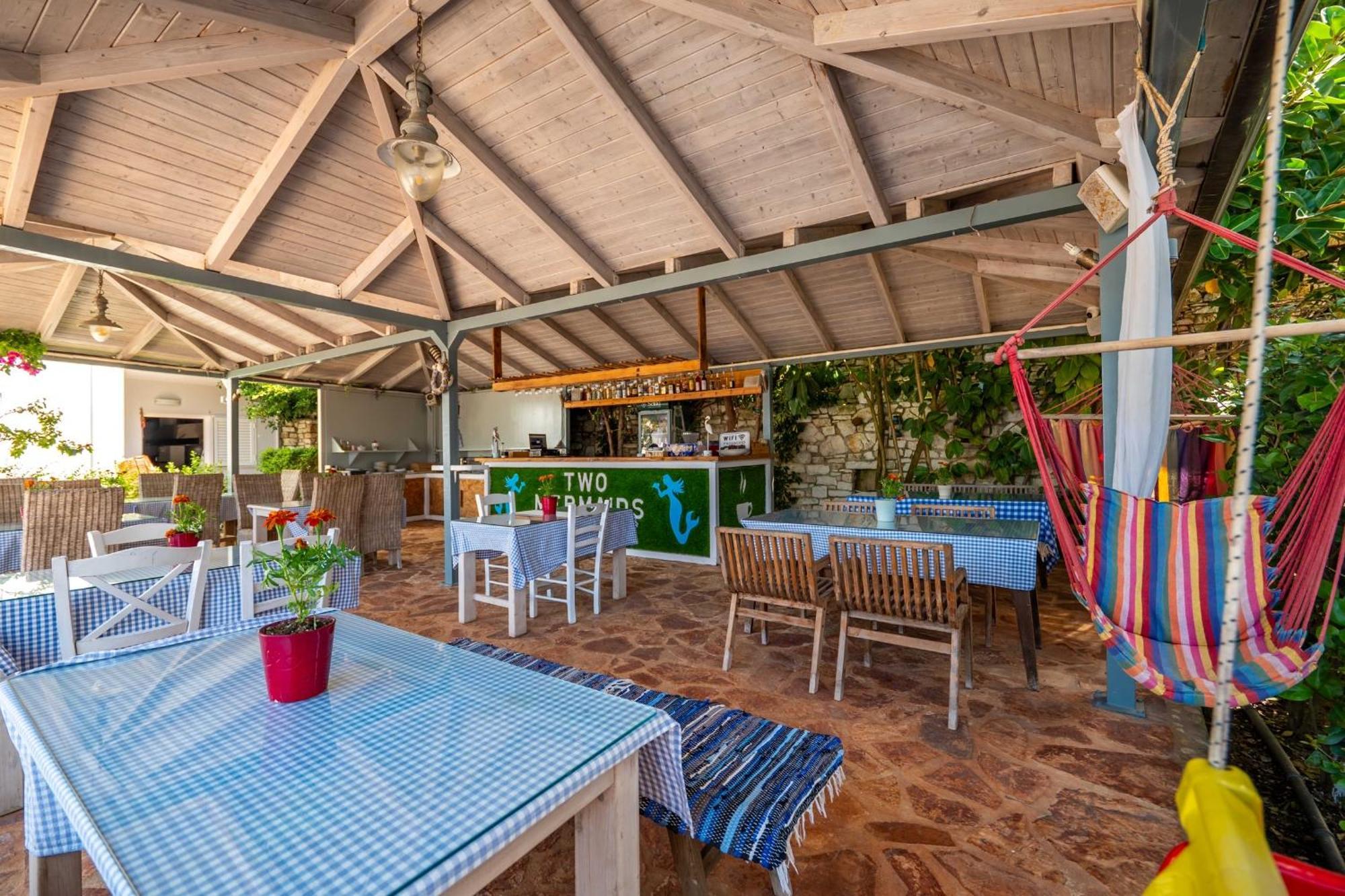 Hotel Two Mermaids Ksamil Bagian luar foto
